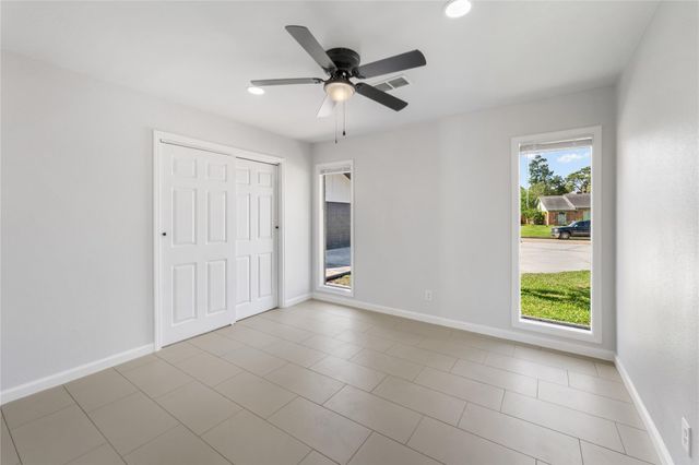 3203 Lazy Pine Lane, La Porte, TX 77571