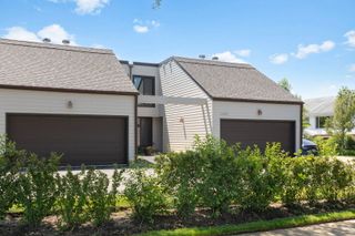 1501 Topp Lane E, Glenview, IL 60025