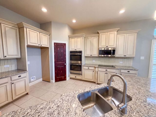 918 Santa Cruz, New Braunfels, TX 78132