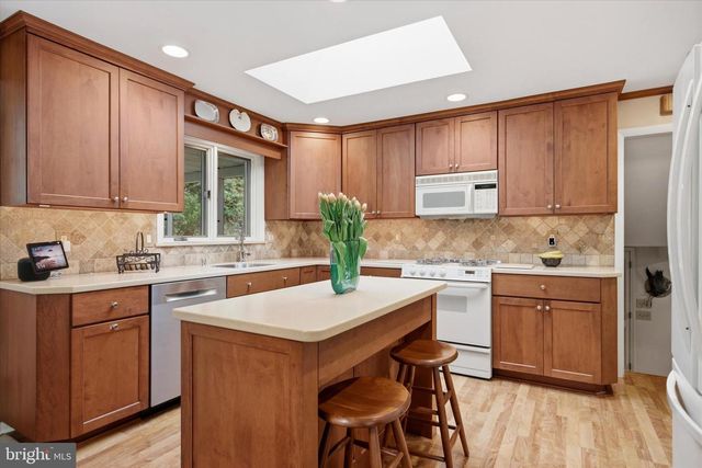 573 BROOKWOOD RD, Wayne, PA 19087