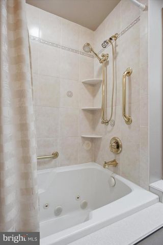 573 BROOKWOOD RD, Wayne, PA 19087