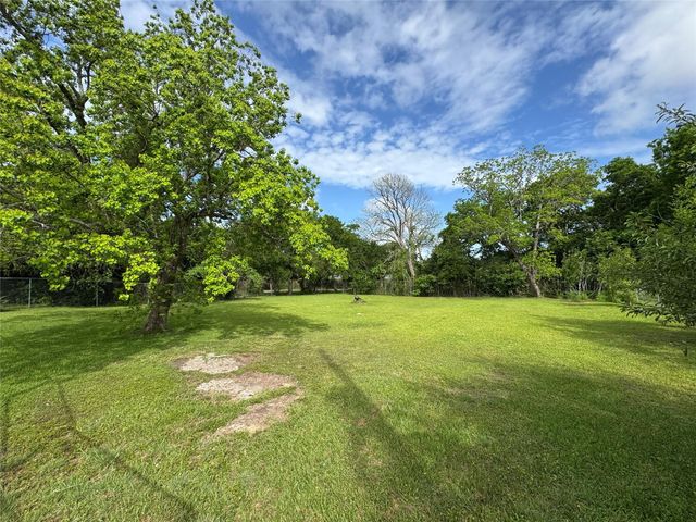 206 Avenue L, Baytown, TX 77520