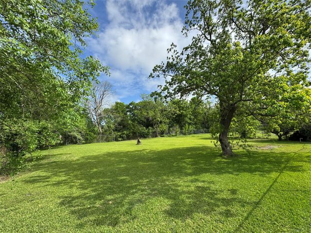 206 Avenue L, Baytown, TX 77520