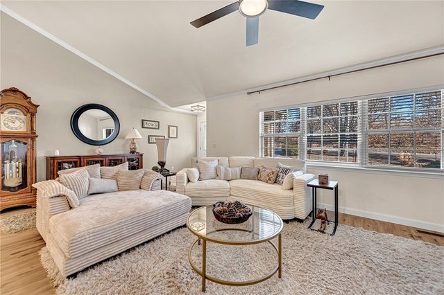 6 McCollough Lane, Bella Vista, AR 72715