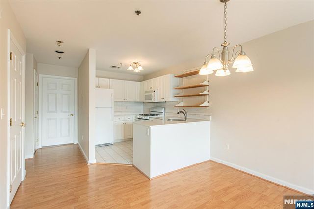 45 Royal Avenue 36, Hawthorne, NJ 07506