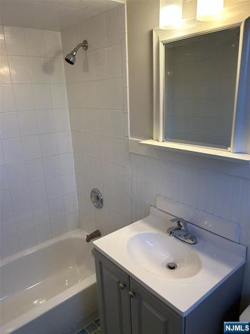 45 Royal Avenue 36, Hawthorne, NJ 07506