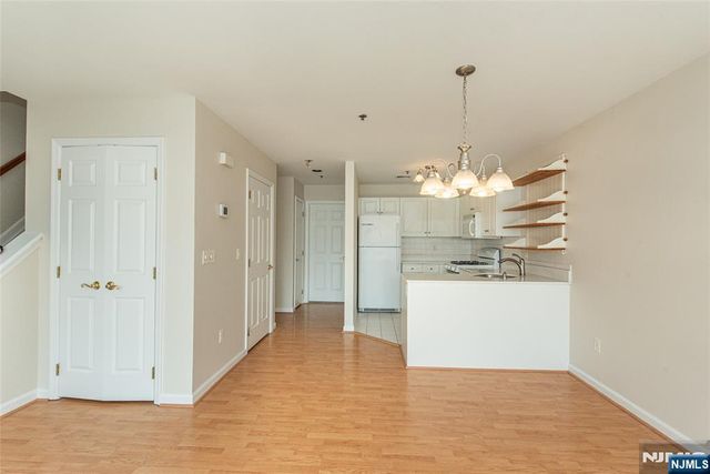 45 Royal Avenue 36, Hawthorne, NJ 07506