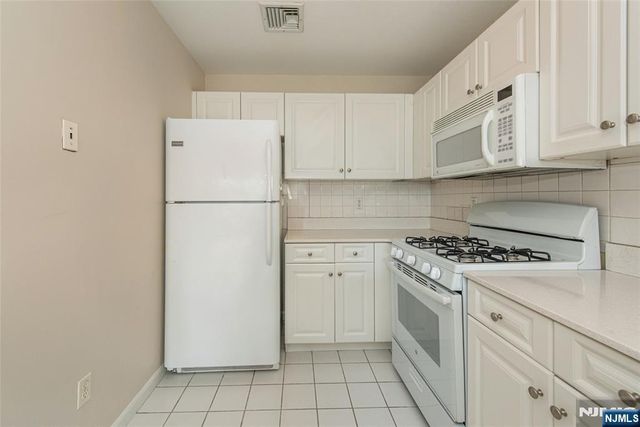 45 Royal Avenue 36, Hawthorne, NJ 07506