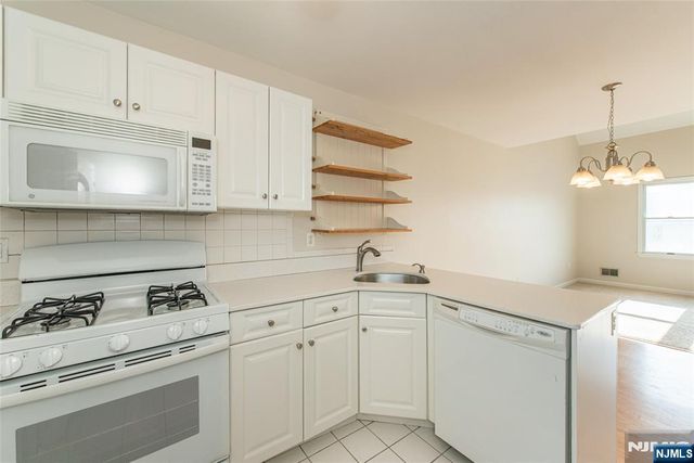 45 Royal Avenue 36, Hawthorne, NJ 07506