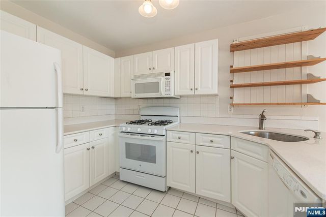 45 Royal Avenue 36, Hawthorne, NJ 07506