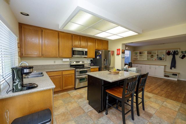 1154 Le Corbusier Ct, Stockton, CA 95206