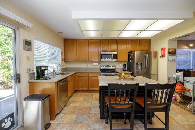 1154 Le Corbusier Ct, Stockton, CA 95206