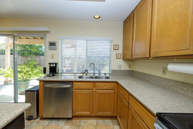 1154 Le Corbusier Ct, Stockton, CA 95206