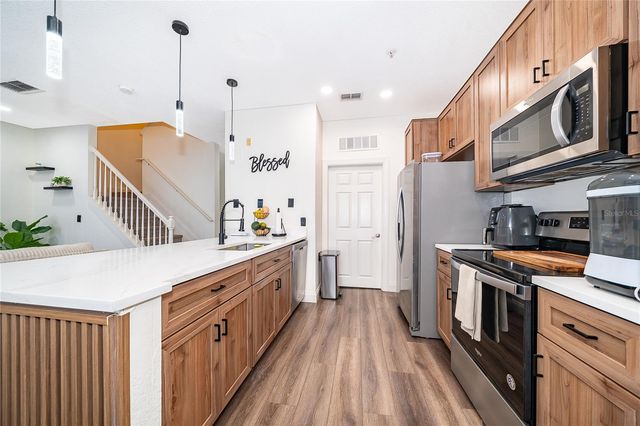 2334 GRAND CENTRAL PARKWAY 16, Orlando, FL 32839