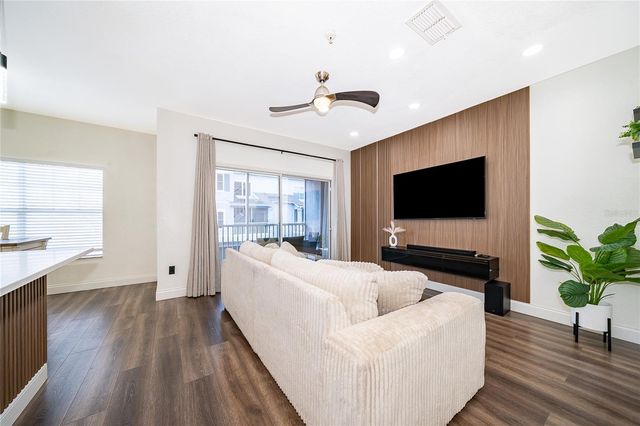 2334 GRAND CENTRAL PARKWAY 16, Orlando, FL 32839