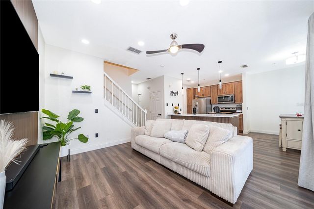 2334 GRAND CENTRAL PARKWAY 16, Orlando, FL 32839