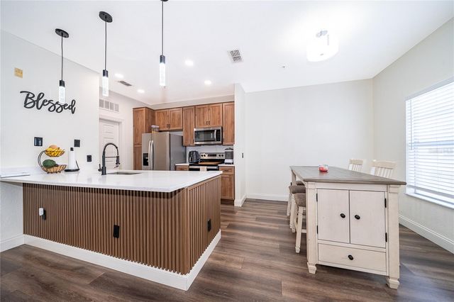 2334 GRAND CENTRAL PARKWAY 16, Orlando, FL 32839