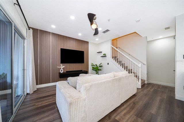 2334 GRAND CENTRAL PARKWAY 16, Orlando, FL 32839