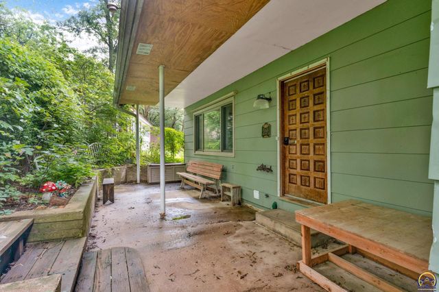 5365 Saratoga DR, Mclouth, KS 66054