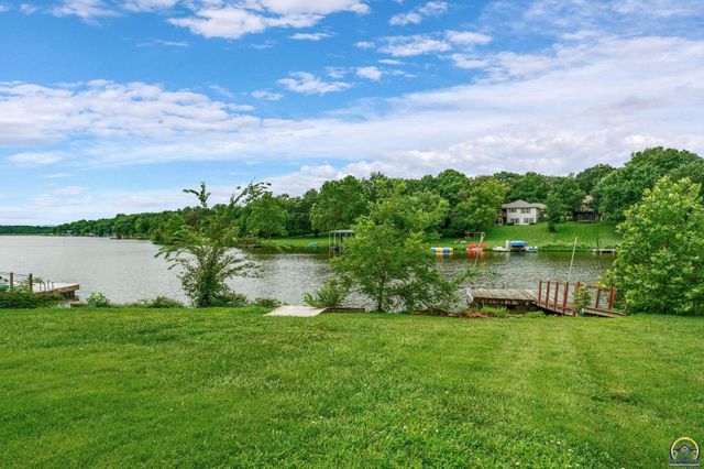 5365 Saratoga DR, Mclouth, KS 66054