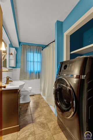 5365 Saratoga DR, Mclouth, KS 66054