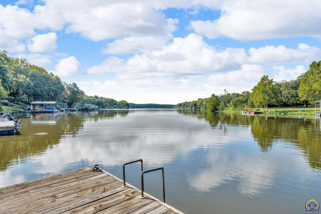 5365 Saratoga DR, Mclouth, KS 66054