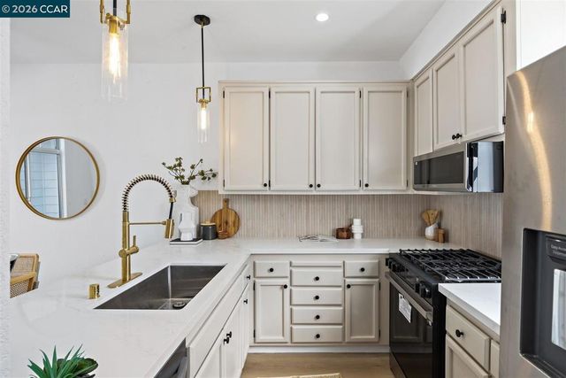 619 Commodore Dr, Richmond, CA 94804
