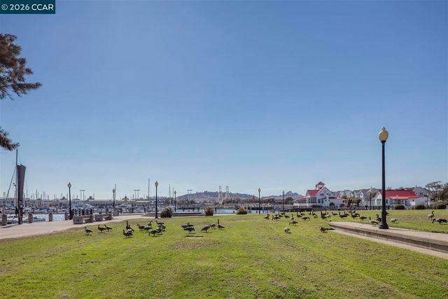 619 Commodore Dr, Richmond, CA 94804