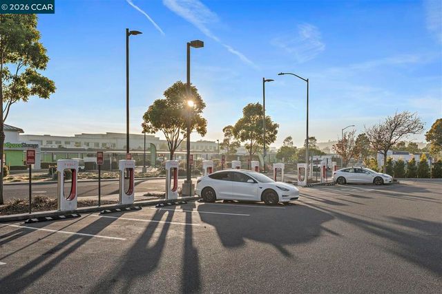 619 Commodore Dr, Richmond, CA 94804