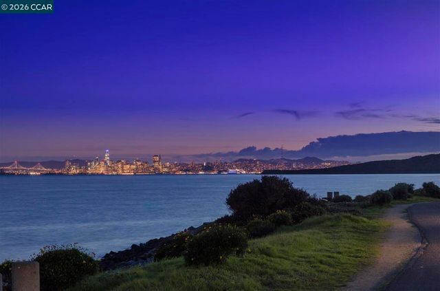 619 Commodore Dr, Richmond, CA 94804
