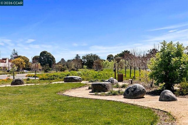619 Commodore Dr, Richmond, CA 94804