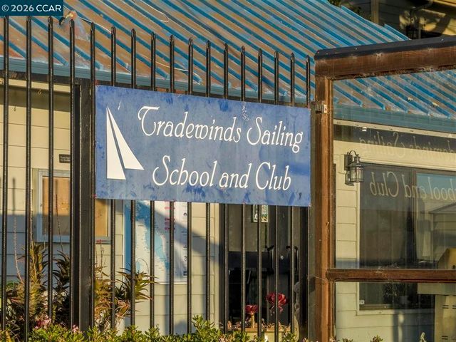 619 Commodore Dr, Richmond, CA 94804