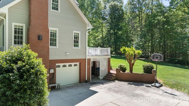 2953 Ninth Tee Drive, Newton, NC 28658