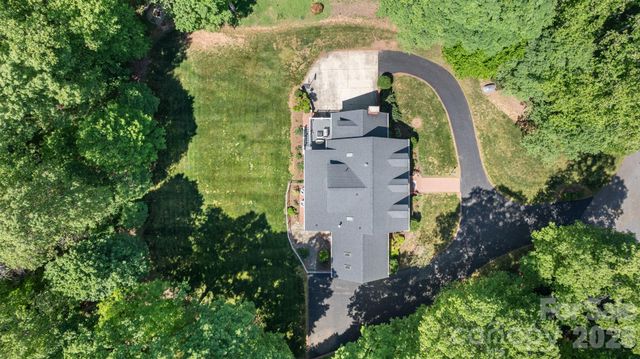 2953 Ninth Tee Drive, Newton, NC 28658