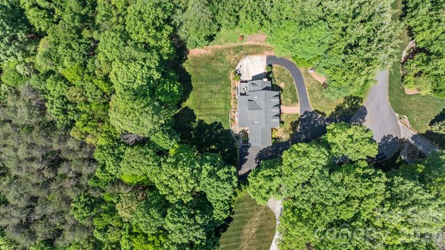 2953 Ninth Tee Drive, Newton, NC 28658