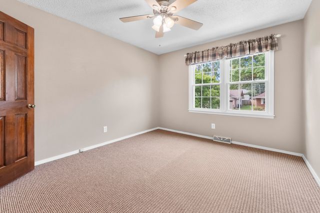 2126 S Wellington Avenue, Springfield, MO 65807