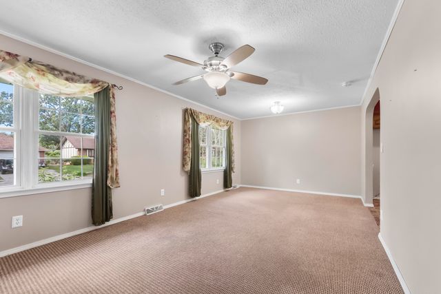 2126 S Wellington Avenue, Springfield, MO 65807