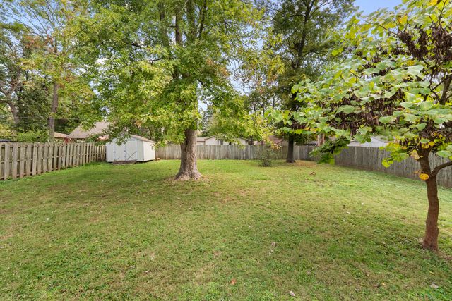 2126 S Wellington Avenue, Springfield, MO 65807