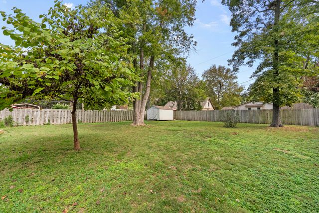 2126 S Wellington Avenue, Springfield, MO 65807