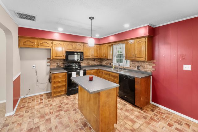 2126 S Wellington Avenue, Springfield, MO 65807