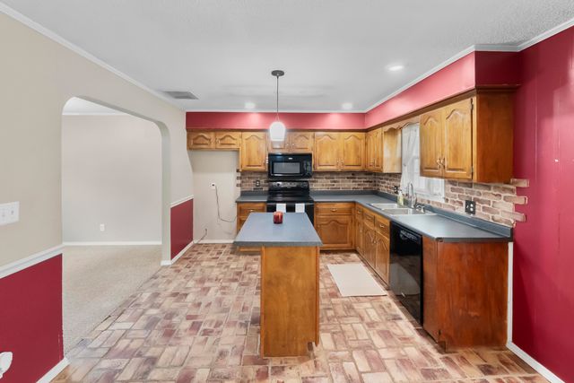 2126 S Wellington Avenue, Springfield, MO 65807