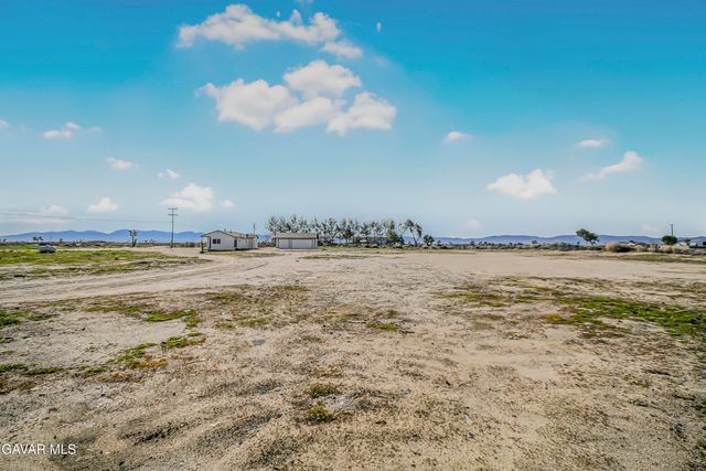 47703 E 28th Street, Lancaster, CA 93535