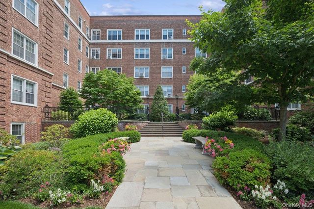 7 Midland Gardens 1M, Bronxville, NY 10708
