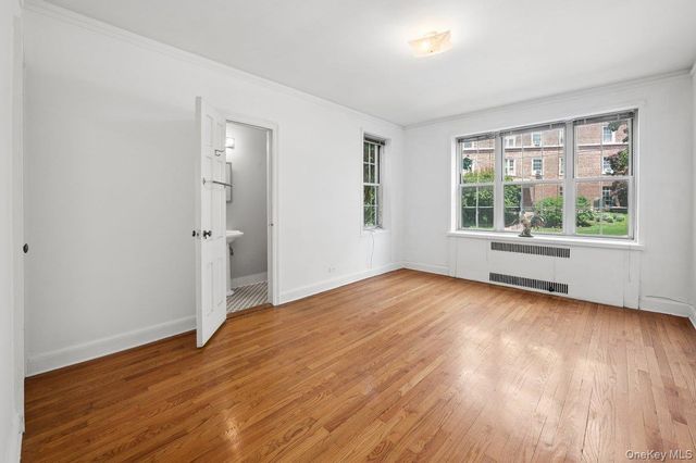 7 Midland Gardens 1M, Bronxville, NY 10708