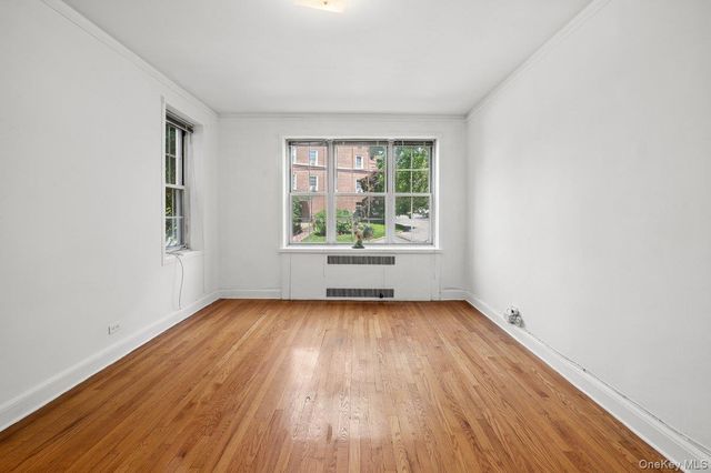 7 Midland Gardens 1M, Bronxville, NY 10708