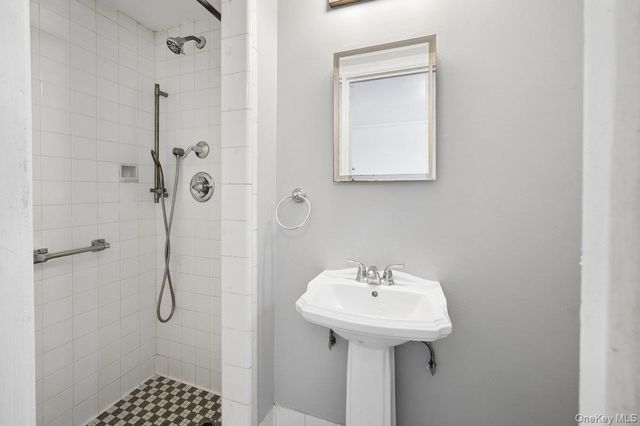 7 Midland Gardens 1M, Bronxville, NY 10708