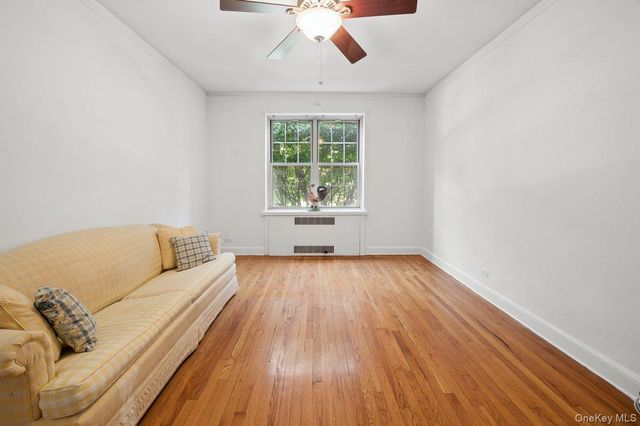 7 Midland Gardens 1M, Bronxville, NY 10708