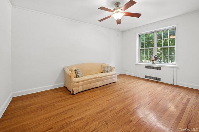 7 Midland Gardens 1M, Bronxville, NY 10708
