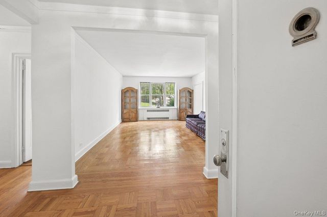 7 Midland Gardens 1M, Bronxville, NY 10708