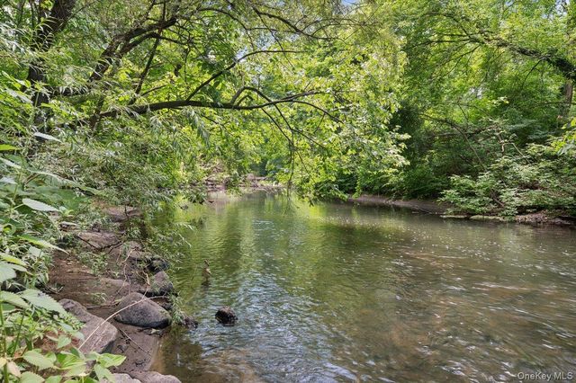 7 Midland Gardens 1M, Bronxville, NY 10708